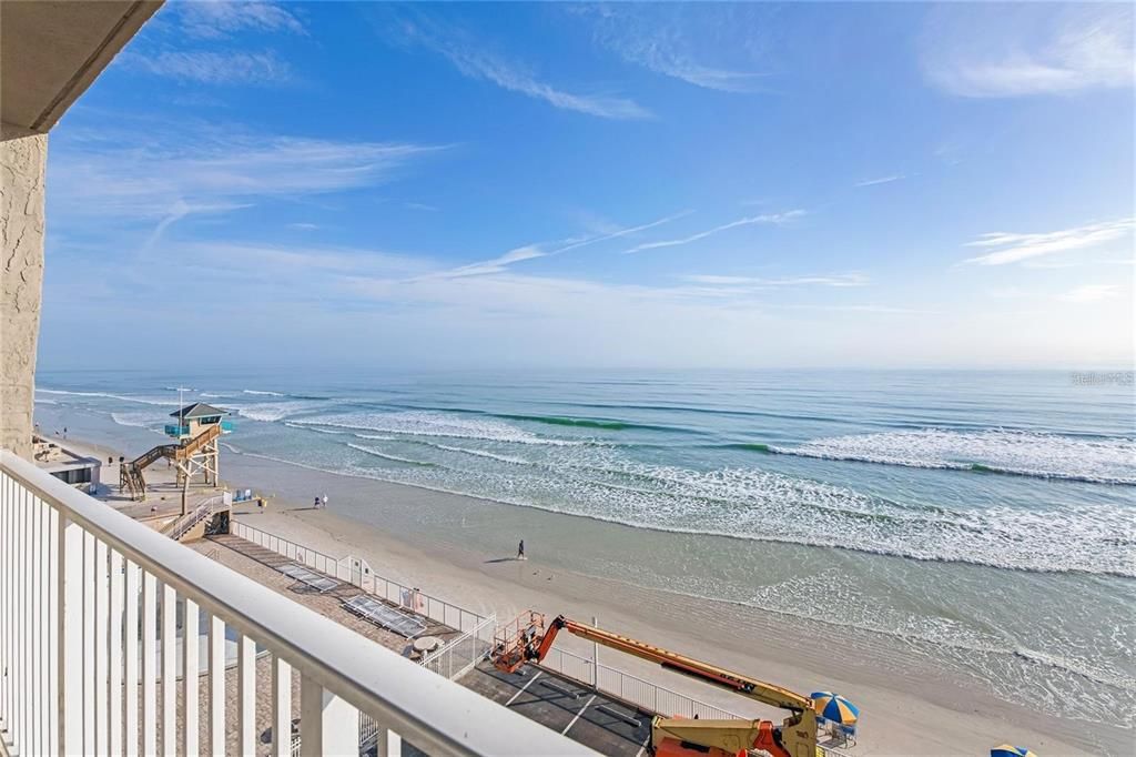 For Sale: $175,000 (1 beds, 1 baths, 385 Square Feet)