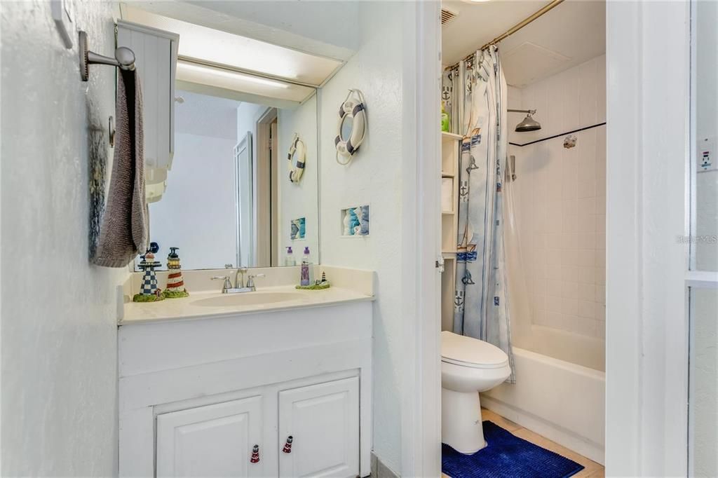 For Sale: $175,000 (1 beds, 1 baths, 385 Square Feet)