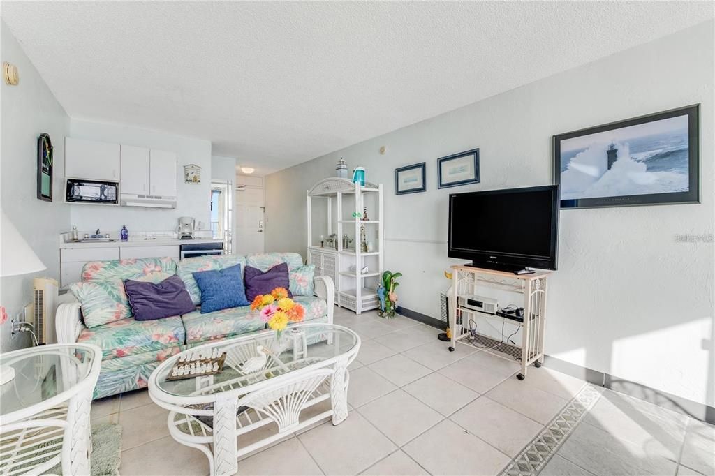 For Sale: $175,000 (1 beds, 1 baths, 385 Square Feet)