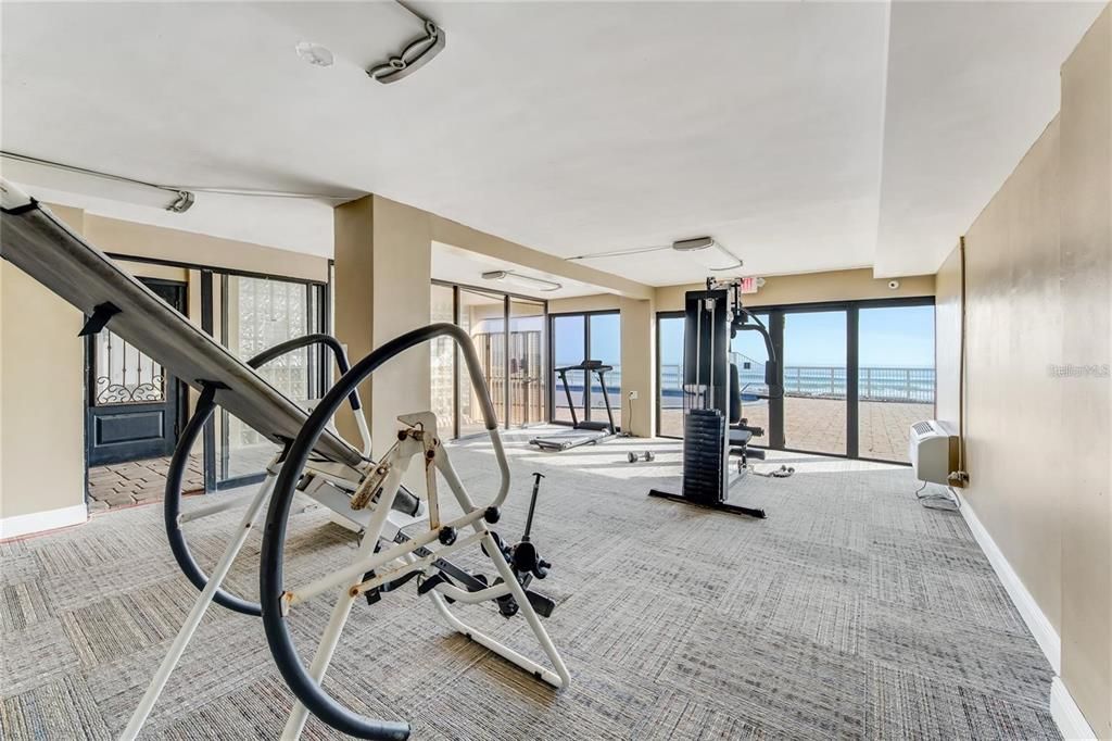 For Sale: $175,000 (1 beds, 1 baths, 385 Square Feet)