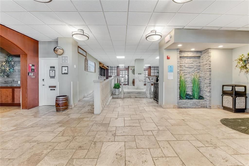 For Sale: $175,000 (1 beds, 1 baths, 385 Square Feet)