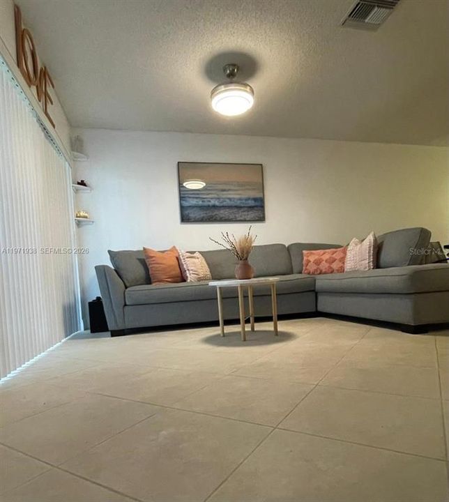 For Sale: $289,900 (2 beds, 2 baths, 1190 Square Feet)