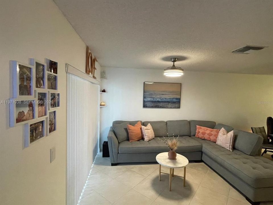 For Sale: $289,900 (2 beds, 2 baths, 1190 Square Feet)