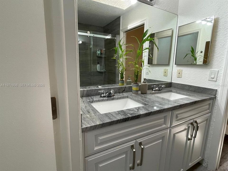 For Sale: $289,900 (2 beds, 2 baths, 1190 Square Feet)