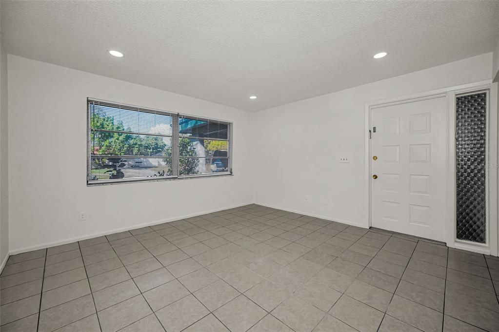 出租: $1,650 (2 贝兹, 1 浴室, 1854 平方英尺)