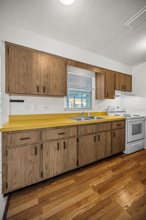 出租: $1,650 (2 贝兹, 1 浴室, 1854 平方英尺)