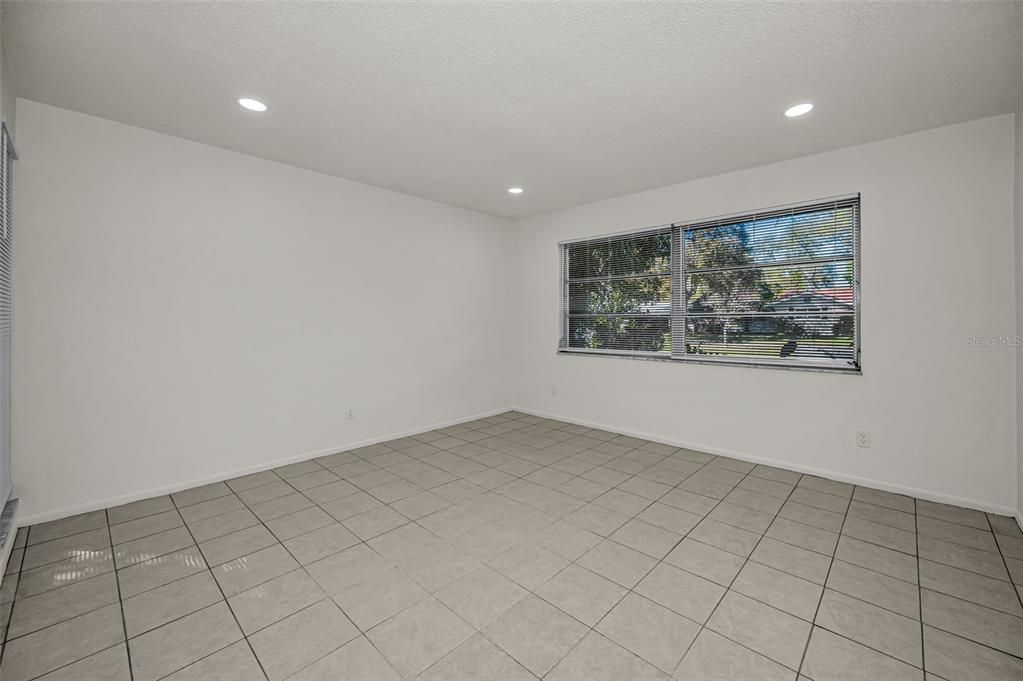 出租: $1,650 (2 贝兹, 1 浴室, 1854 平方英尺)