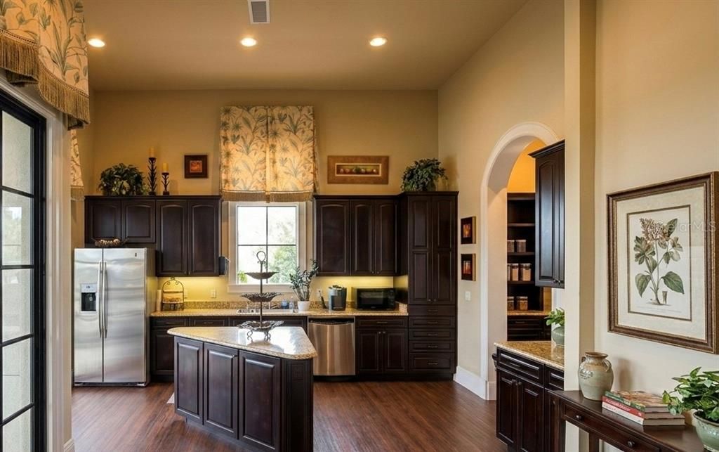 En Venta: $165,000 (0.65 acres)