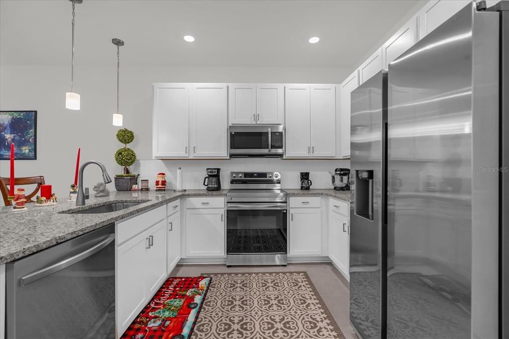На продажу: $349,900 (3 спален, 2 ванн, 1742 Квадратных фут)