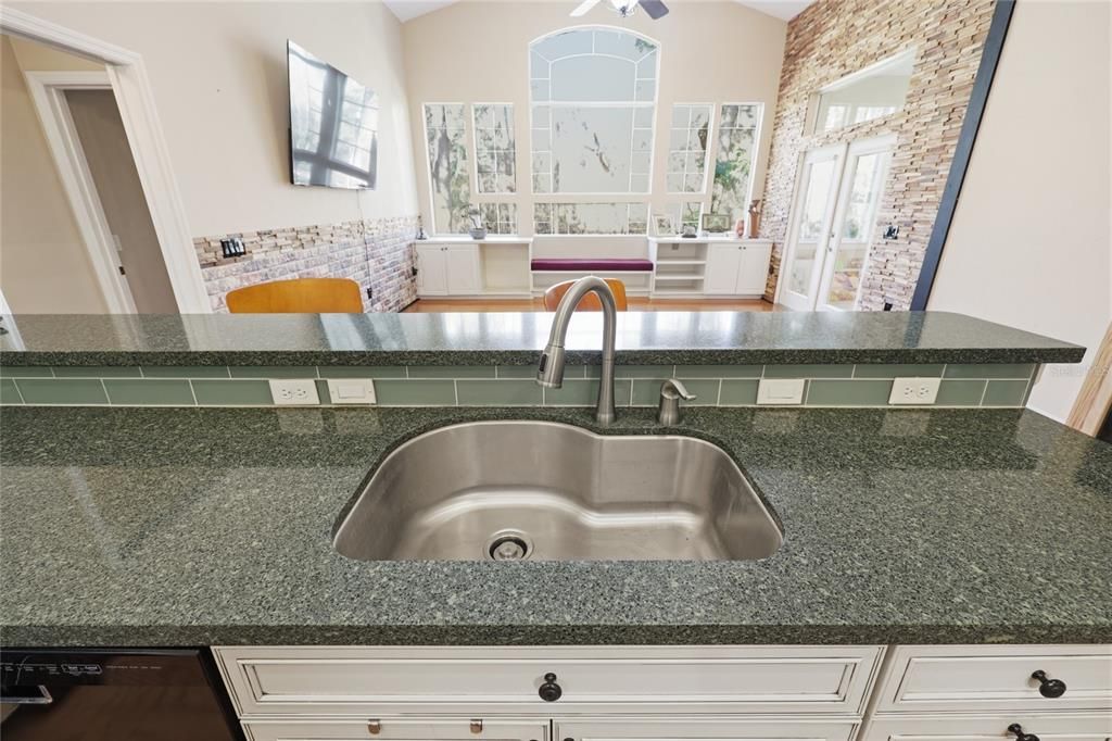 For Sale: $950,000 (5 beds, 3 baths, 3910 Square Feet)