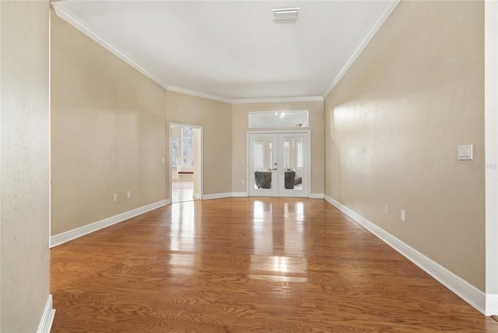 For Sale: $950,000 (5 beds, 3 baths, 3910 Square Feet)