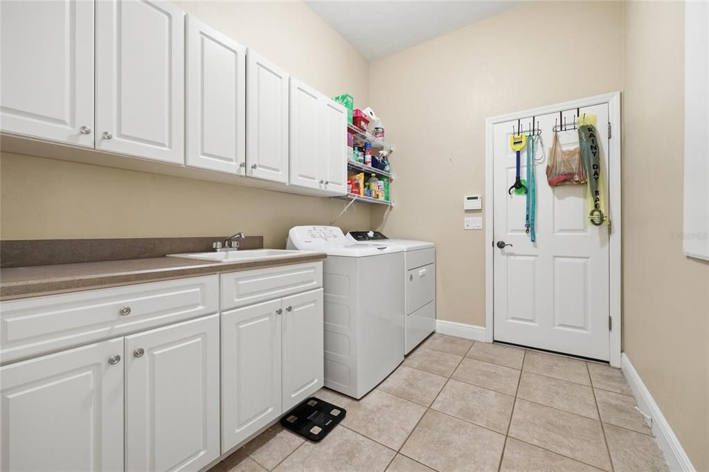 For Sale: $950,000 (5 beds, 3 baths, 3910 Square Feet)