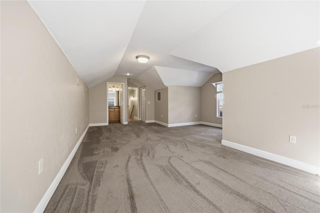 For Sale: $950,000 (5 beds, 3 baths, 3910 Square Feet)