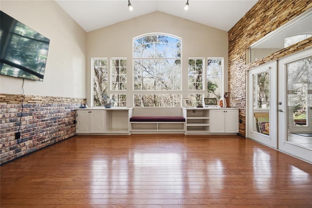 For Sale: $950,000 (5 beds, 3 baths, 3910 Square Feet)