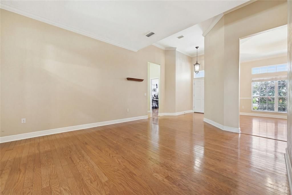 For Sale: $950,000 (5 beds, 3 baths, 3910 Square Feet)