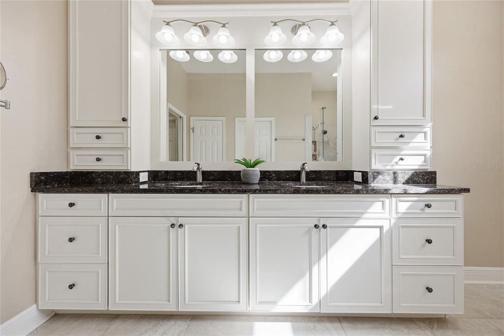 For Sale: $950,000 (5 beds, 3 baths, 3910 Square Feet)