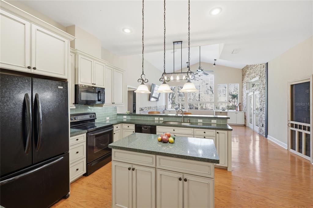 For Sale: $950,000 (5 beds, 3 baths, 3910 Square Feet)