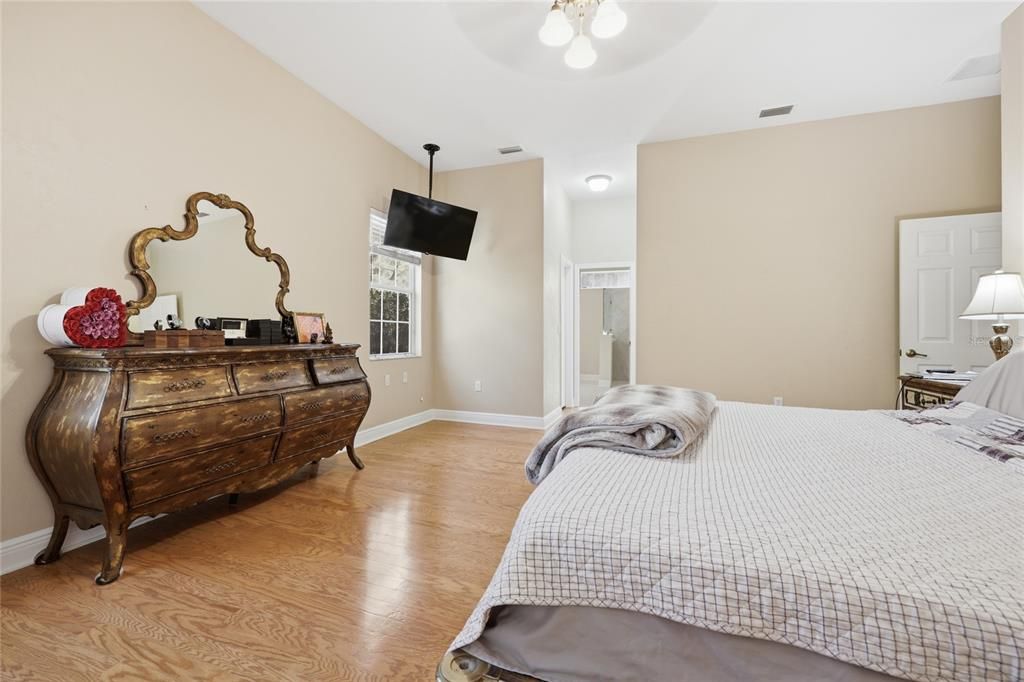 For Sale: $950,000 (5 beds, 3 baths, 3910 Square Feet)