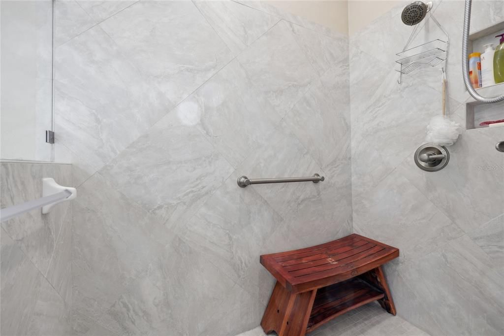 For Sale: $950,000 (5 beds, 3 baths, 3910 Square Feet)