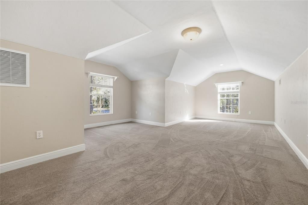 For Sale: $950,000 (5 beds, 3 baths, 3910 Square Feet)