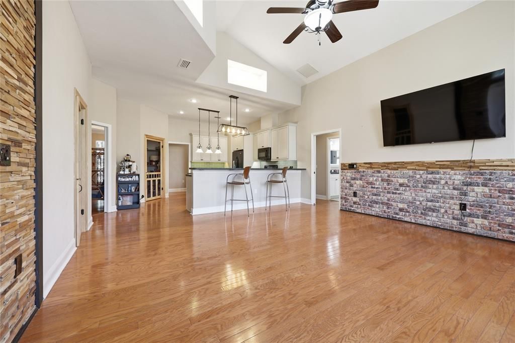 For Sale: $950,000 (5 beds, 3 baths, 3910 Square Feet)