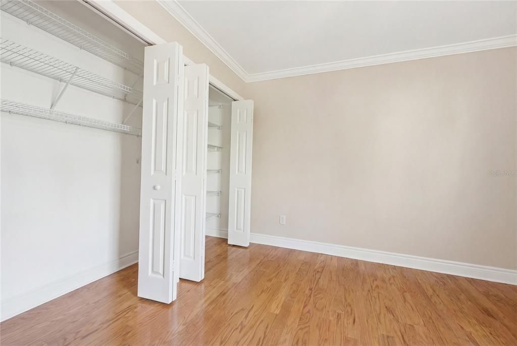 For Sale: $950,000 (5 beds, 3 baths, 3910 Square Feet)