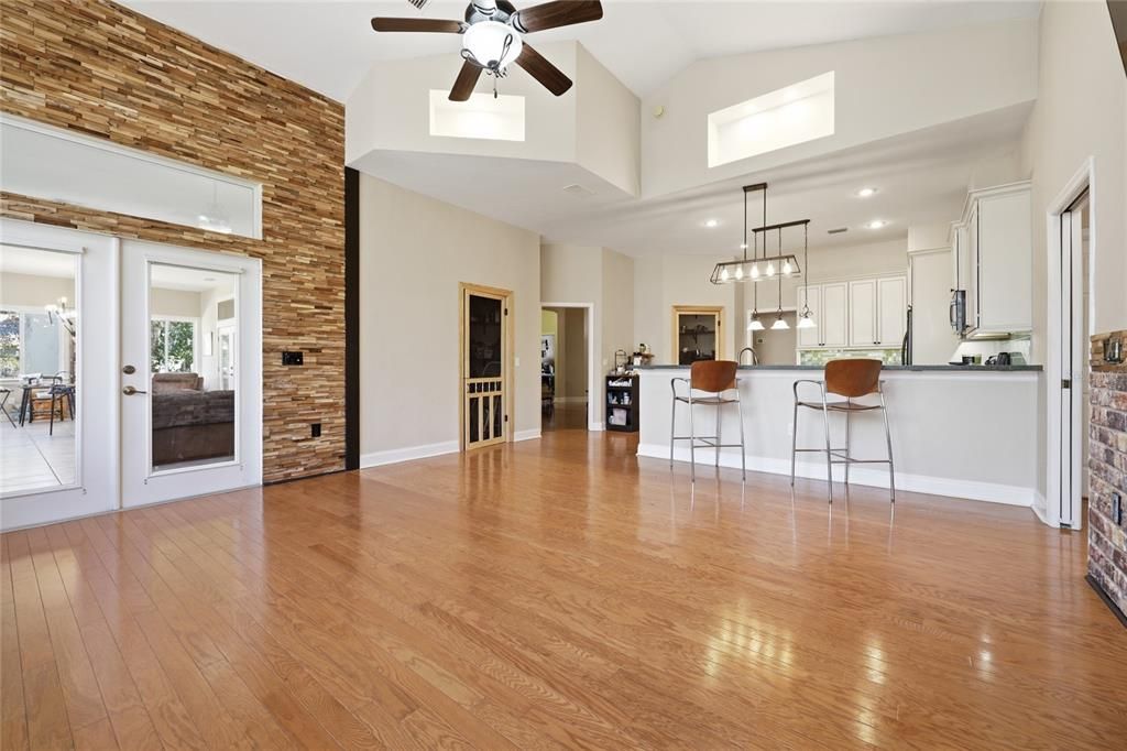 For Sale: $950,000 (5 beds, 3 baths, 3910 Square Feet)