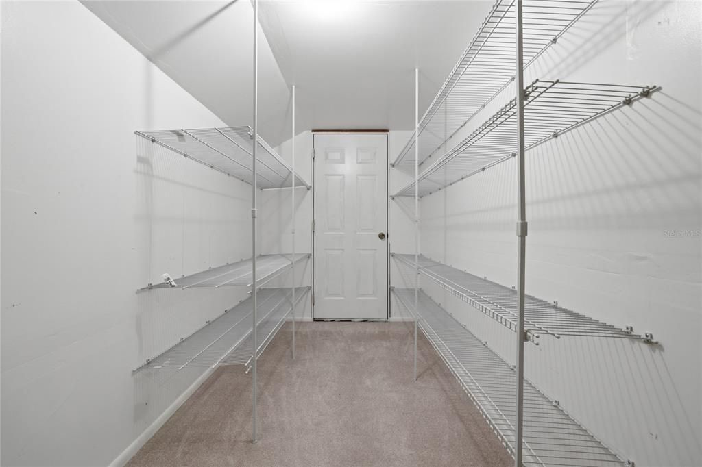 For Sale: $950,000 (5 beds, 3 baths, 3910 Square Feet)