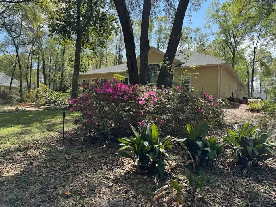 For Sale: $950,000 (5 beds, 3 baths, 3910 Square Feet)