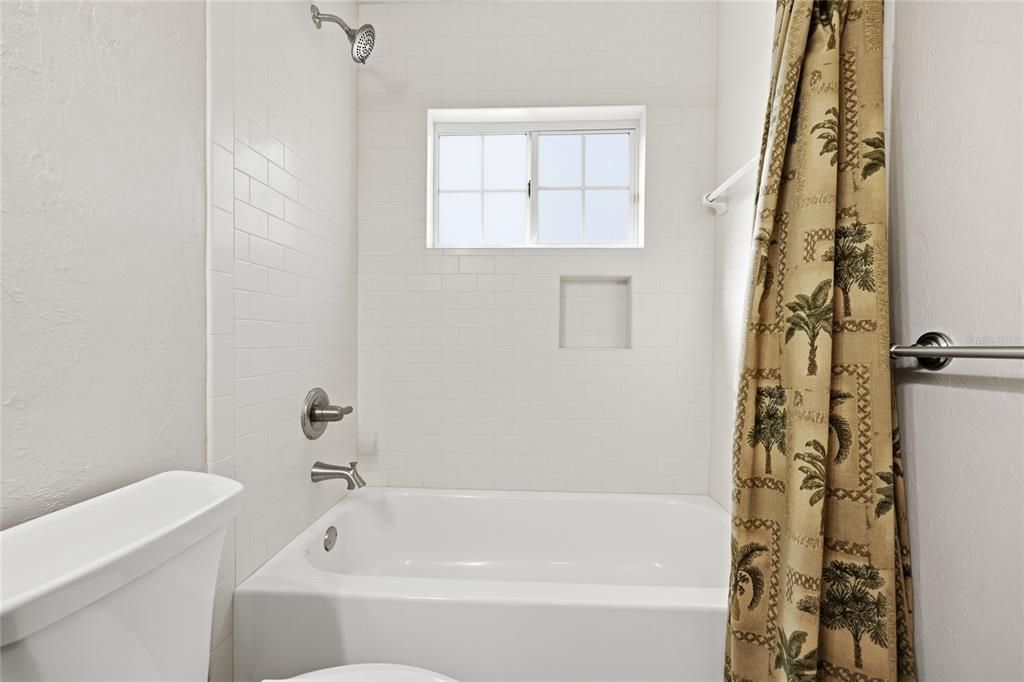 For Sale: $950,000 (5 beds, 3 baths, 3910 Square Feet)