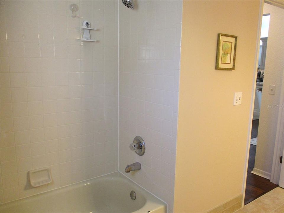For Sale: $215,000 (2 beds, 2 baths, 1136 Square Feet)