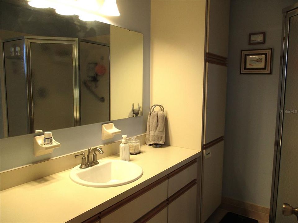 For Sale: $215,000 (2 beds, 2 baths, 1136 Square Feet)