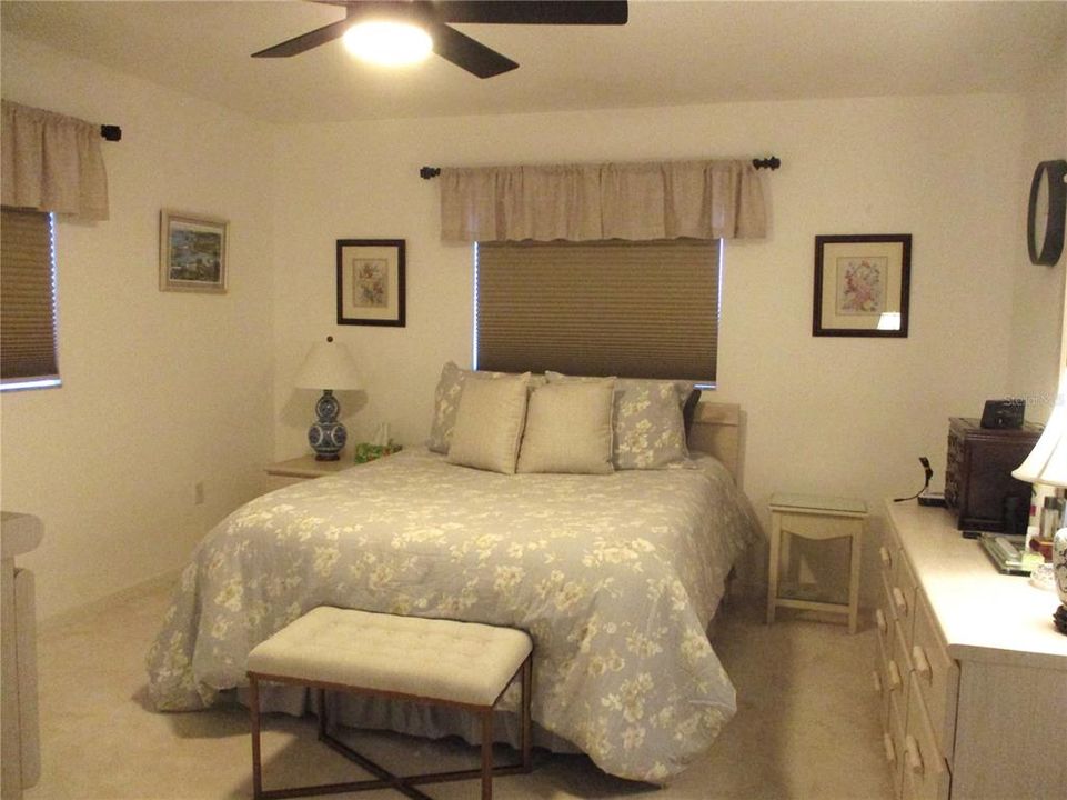 For Sale: $215,000 (2 beds, 2 baths, 1136 Square Feet)