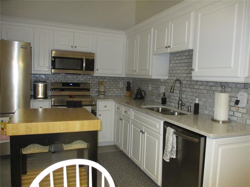 For Sale: $215,000 (2 beds, 2 baths, 1136 Square Feet)