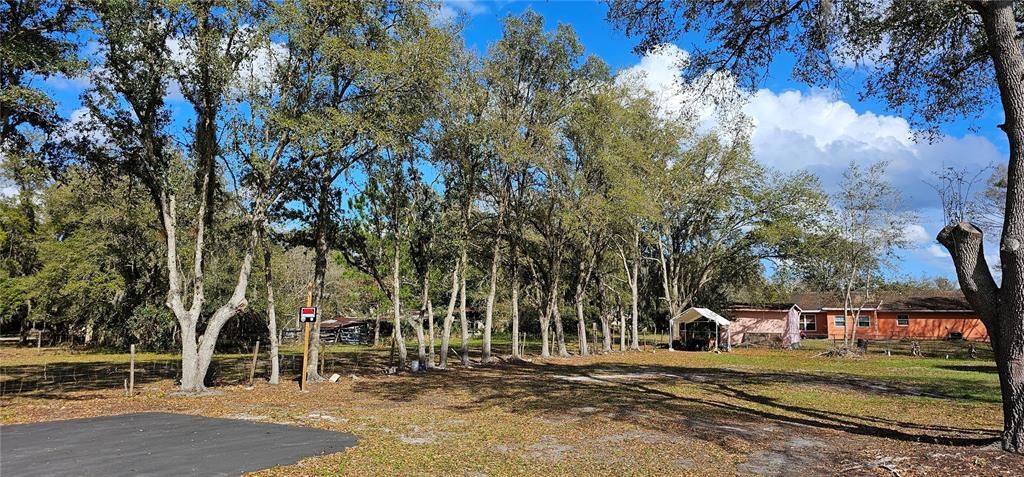 На продажу: $95,000 (0.22 acres)