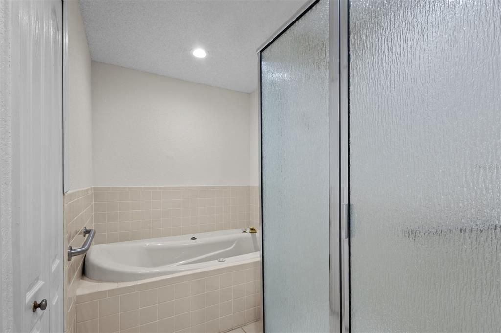 For Sale: $229,900 (3 beds, 2 baths, 1560 Square Feet)