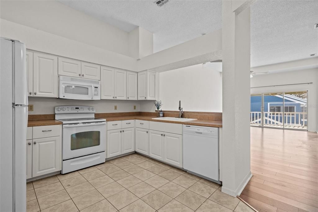 For Sale: $229,900 (3 beds, 2 baths, 1560 Square Feet)