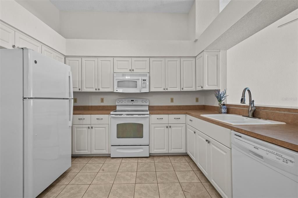 For Sale: $229,900 (3 beds, 2 baths, 1560 Square Feet)