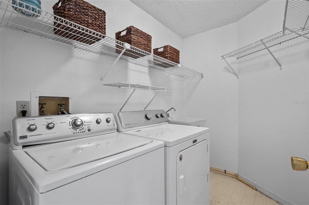 For Sale: $229,900 (3 beds, 2 baths, 1560 Square Feet)