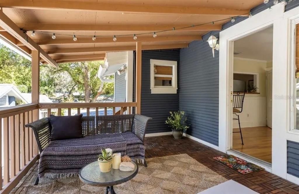 For Sale: $1,200,000 (6 beds, 4 baths, 2713 Square Feet)