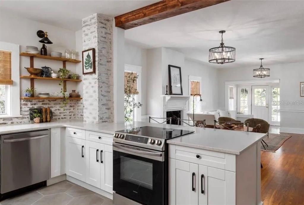 For Sale: $1,200,000 (6 beds, 4 baths, 2713 Square Feet)