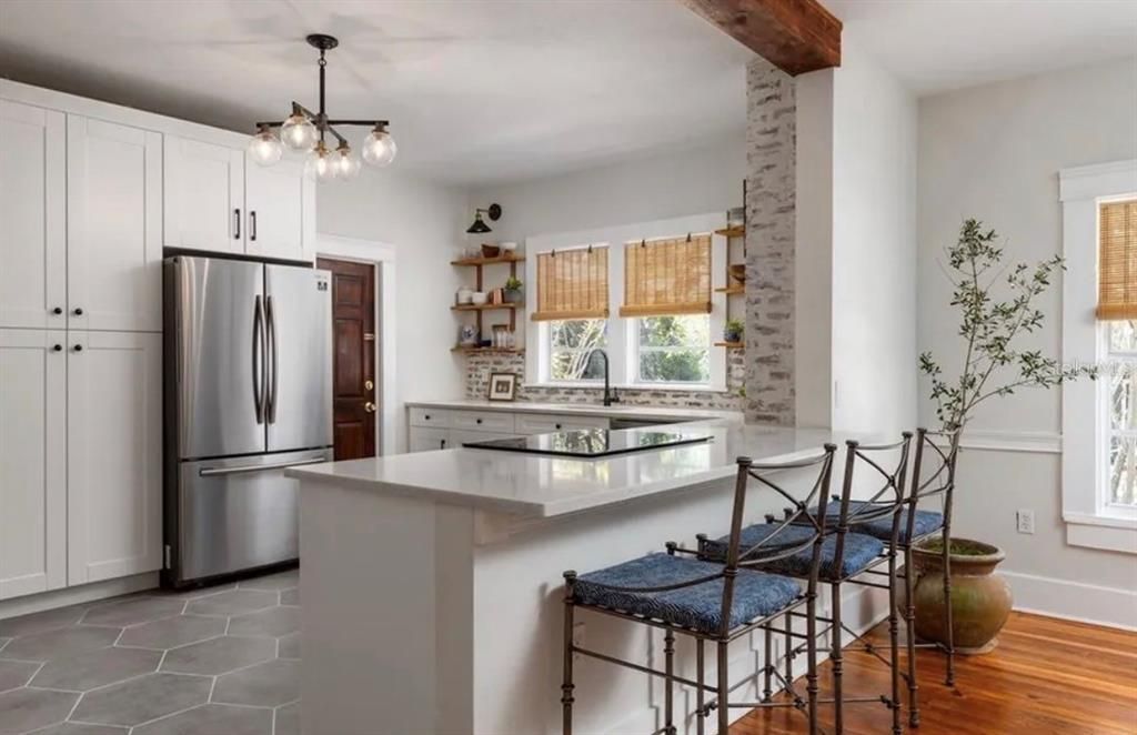 For Sale: $1,200,000 (6 beds, 4 baths, 2713 Square Feet)