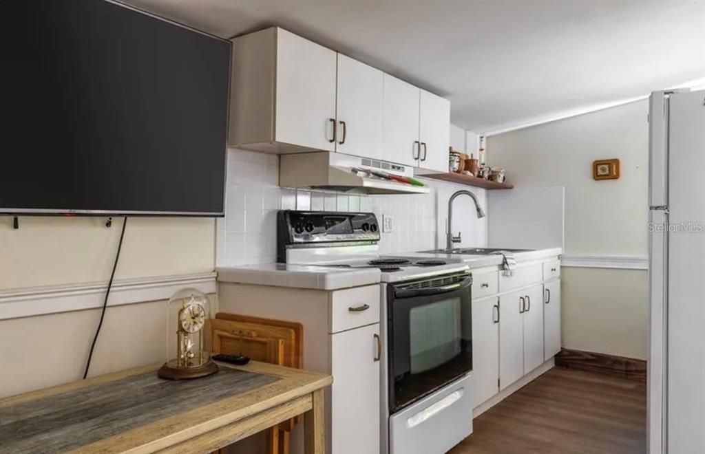For Sale: $1,200,000 (6 beds, 4 baths, 2713 Square Feet)