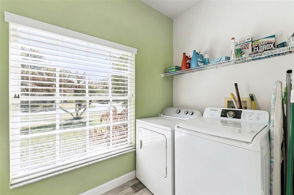 Activo con contrato: $425,000 (4 camas, 2 baños, 2072 Pies cuadrados)