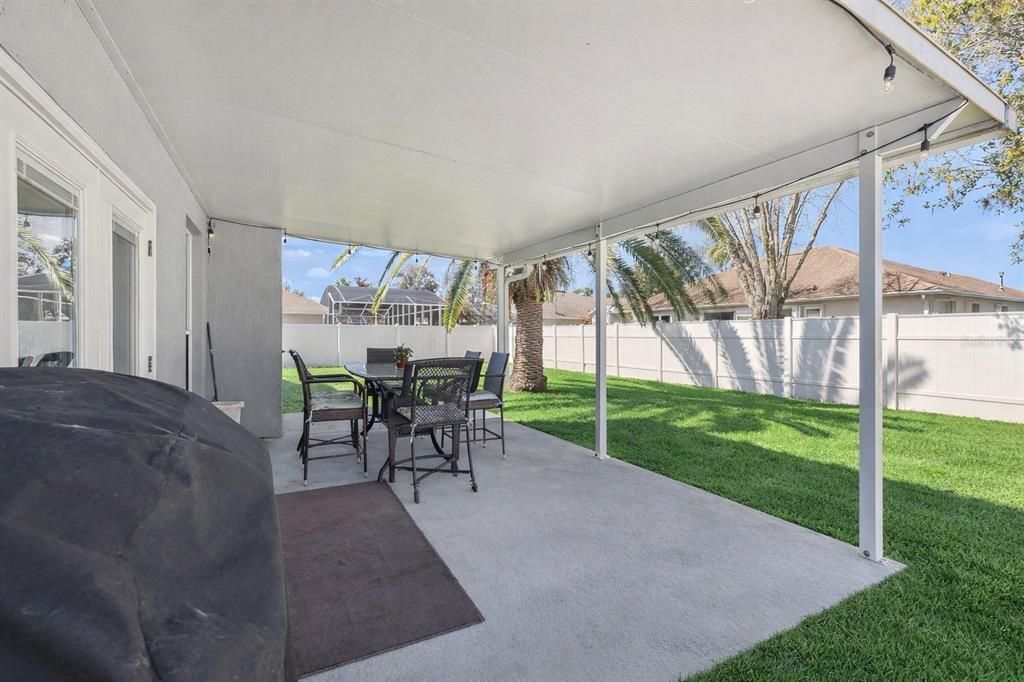 Activo con contrato: $425,000 (4 camas, 2 baños, 2072 Pies cuadrados)