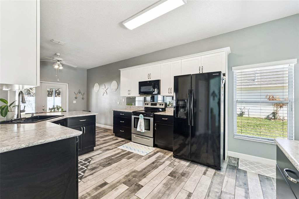Activo con contrato: $425,000 (4 camas, 2 baños, 2072 Pies cuadrados)