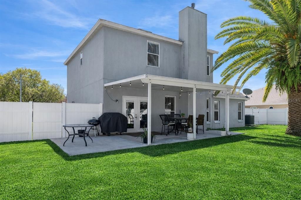 Activo con contrato: $425,000 (4 camas, 2 baños, 2072 Pies cuadrados)