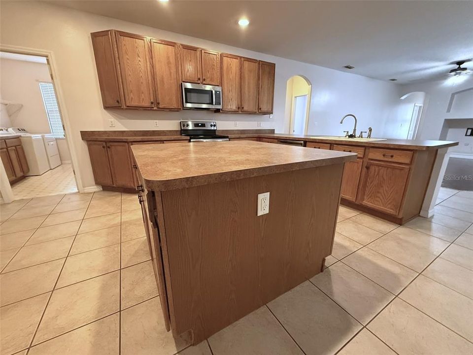 На продажу: $560,000 (4 спален, 3 ванн, 2589 Квадратных фут)