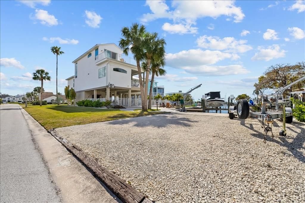 En Venta: $1,350,000 (4 camas, 3 baños, 2758 Pies cuadrados)