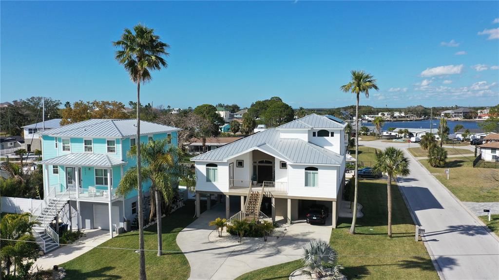 En Venta: $1,350,000 (4 camas, 3 baños, 2758 Pies cuadrados)